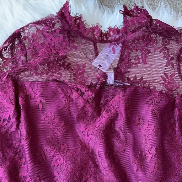 NWT Cupcakes & Cashmere Lace Top - Picture 6 of 8